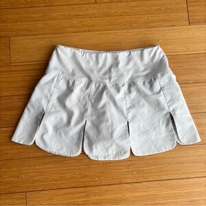 Fila white petal hem skort